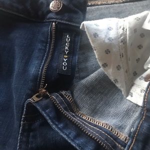 Woman’s lucky brand jeans